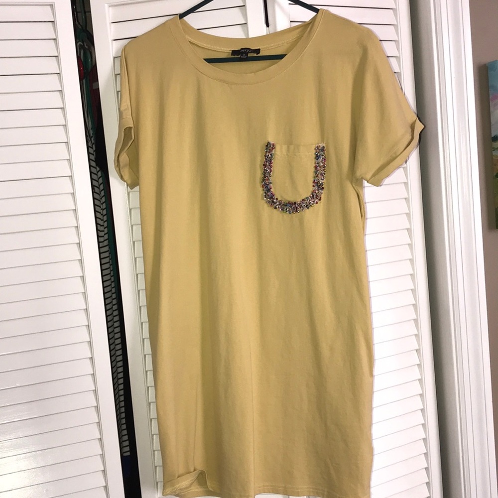 Yellow T-shirt dress with pockets